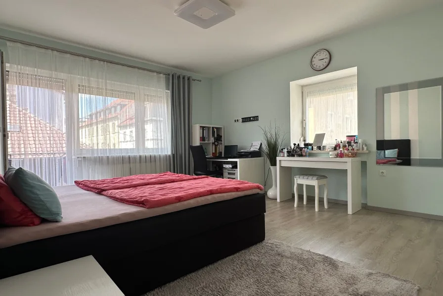 Elternschlafzimmer mit eigenem Balkon