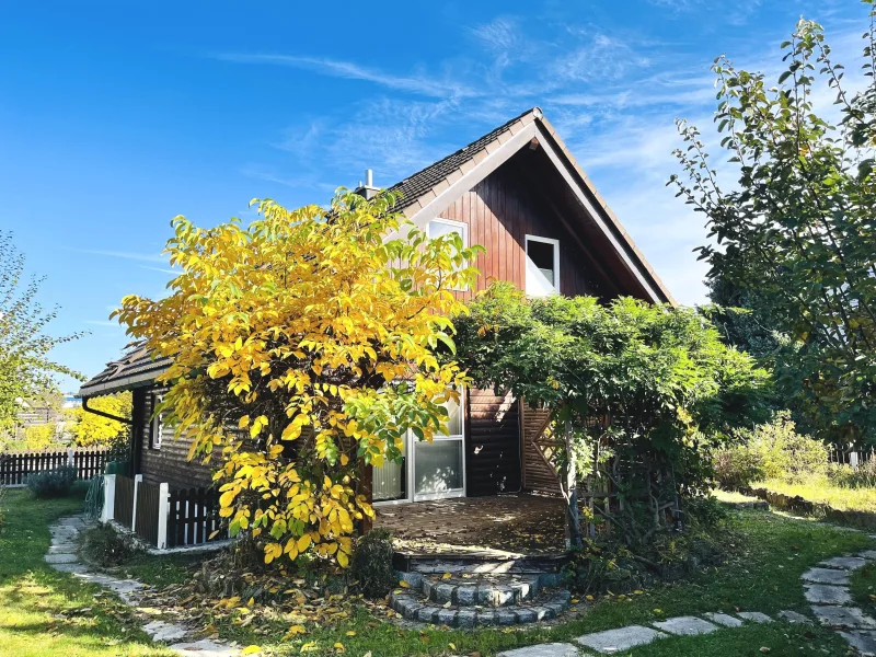 Südwestansicht mit Terrasse (Gartenseite) 