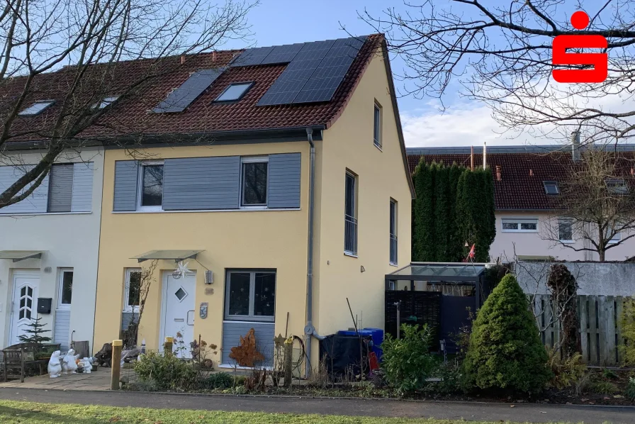 Hausansicht - Haus kaufen in Schweinfurt - Junges Reiheneckhaus