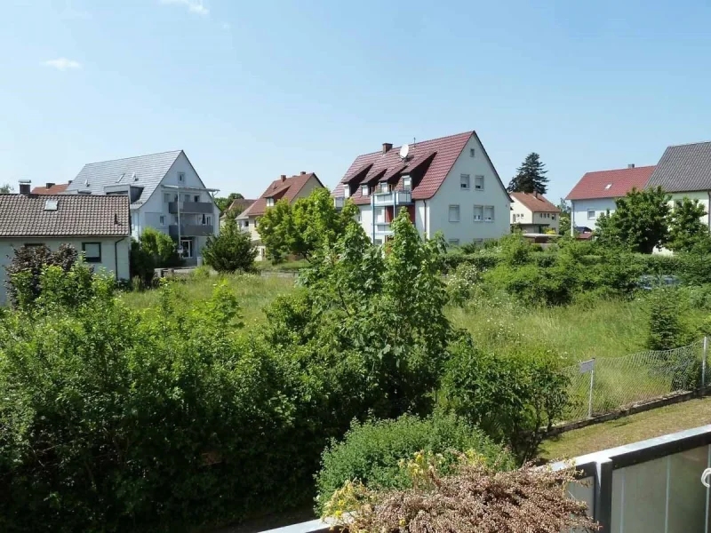 Blick auf das Baugrundstück... in grüner Lage