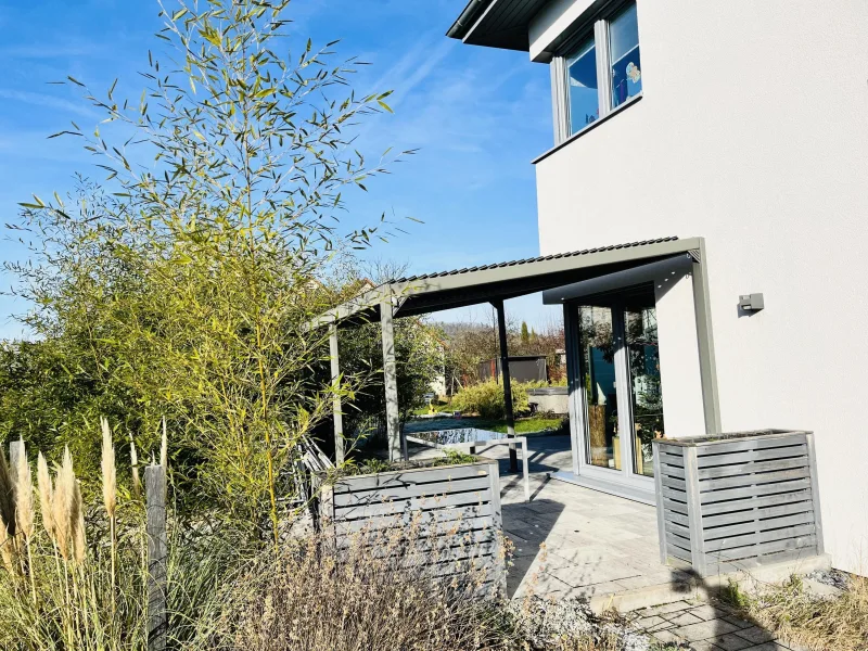 Ihr Lieblingsplatz im Sommer... die überdachte Terrasse