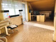 ca. 30m² großes Studiozimmer mit Loggiazugang (DG)