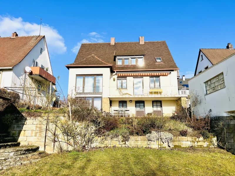 Wohnen in sonnenverwöhnter, grüner Lage - Haus kaufen in Zeil - Charmantes 1-2 Fam-Haus in sonnenverwöhnter Lage mit Garage, Nebengebäude und großem Garten, Grd. 756m², Wfl. 155m²!