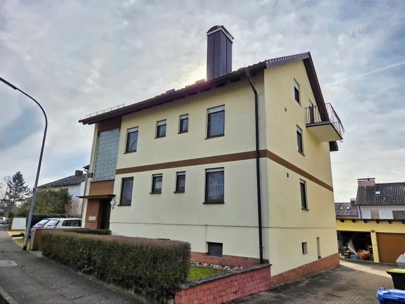 Nord Ansicht - Wohnung kaufen in Haßfurt - 4 Zimmer ETW (ca. 95 m² Wfl.) in toller Siedlungslage von Haßfurt!