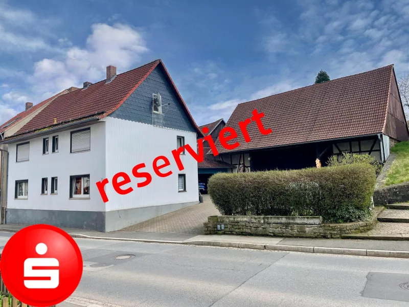 Außenansicht - Haus kaufen in Oberelsbach - Einfamilienhaus mit Garage und Scheune in 97656 Sondernau