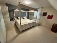 Schlafzimmer DG