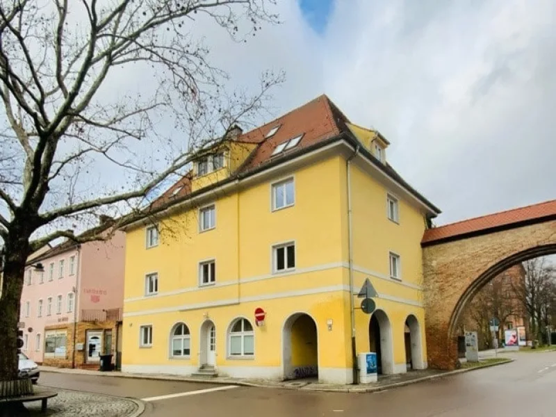 Hausansicht - Wohnung mieten in Ingolstadt - Altstadtwohnung mit Erkerzimmer