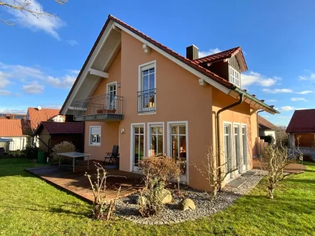 Blick vom Garten - Haus kaufen in Hitzhofen - Familienglück im Grünen!