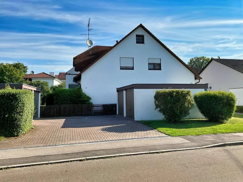 Außenansicht - Wohnung kaufen in Wettstetten - Ihr kleiner Traum unterm Dach!