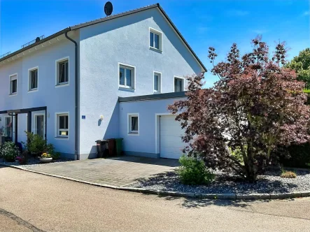 Außenansicht - Haus kaufen in Großmehring - Modernes Wohnen in ruhiger Lage!