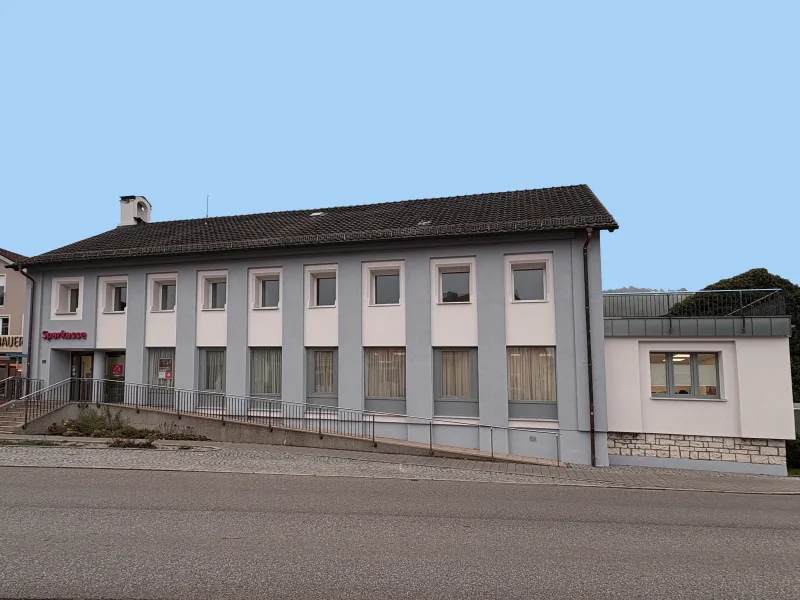 Hausansicht - Wohnung mieten in Kipfenberg - Viel Platz für die ganze Familie - 4 Zimmer-Obergeschosswohnung in Kipfenberg