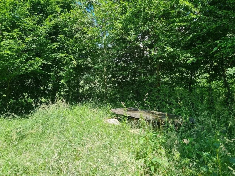 gemütliche Sitzgruppe aus Stein