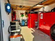 Garage neben Grundstückszufahrt