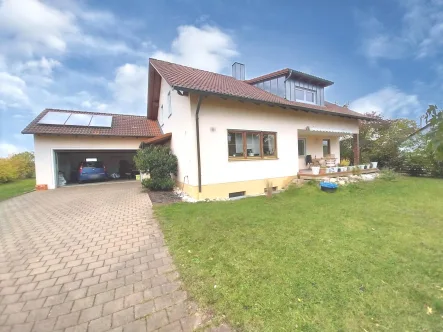 Ansicht Süd - Haus kaufen in Velburg - Ihr individuelles Landhaus: Zweifamilienhaus in Velburg-Albertshofen