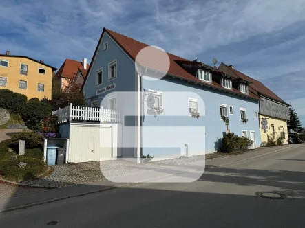 Außenansichten - Haus kaufen in Lupburg - Ihr Traum von der eigenen kleinen Pension wird wahr!