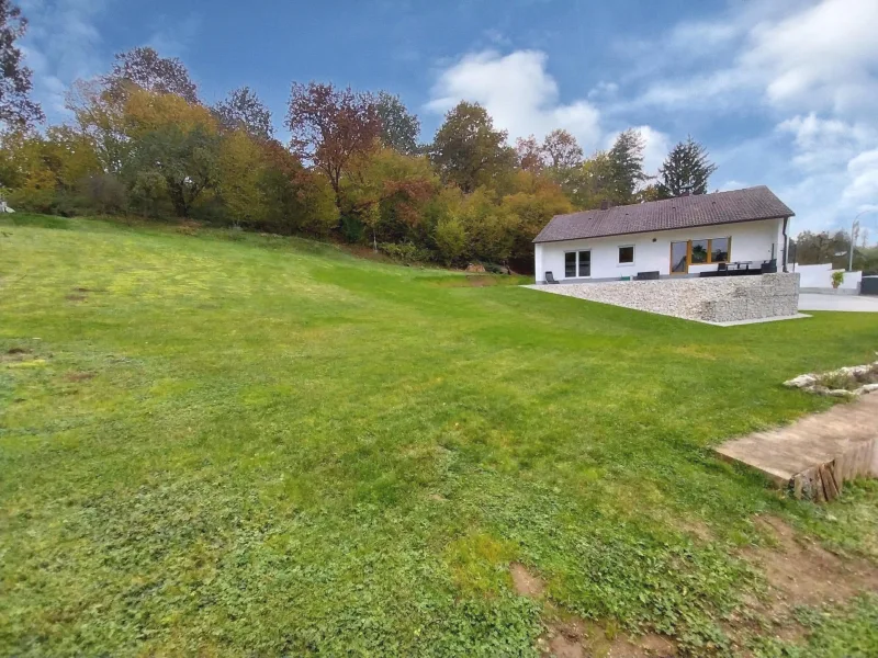 Ansicht Ost - Haus kaufen in Velburg - Bungalow mit großem Zusatz-Grundstück in Velburg-Deusmauer