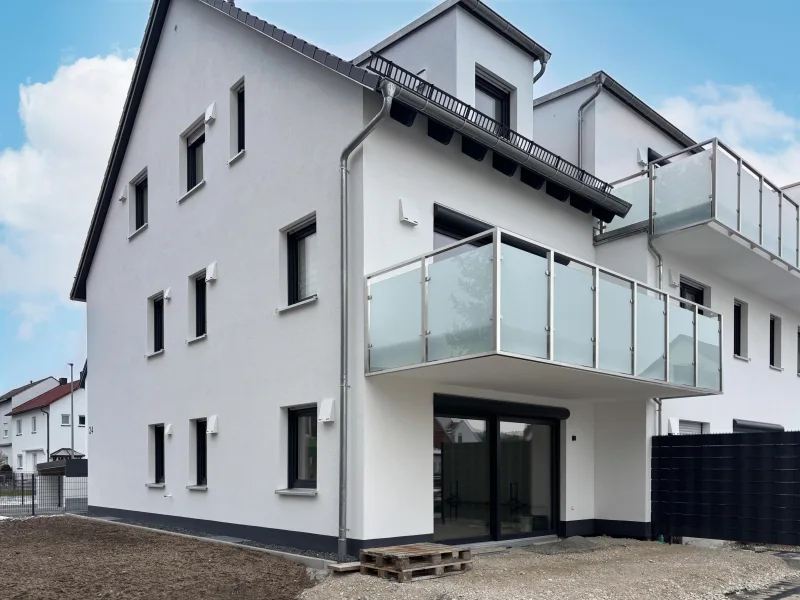 Erdgeschosswohnung mit Terrasse und Garten