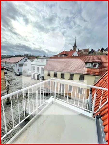 Balkon - Wohnung kaufen in Kronach - Vermietete 2-Zimmer-Eigentumswohnung in Kronach-Innenstadt