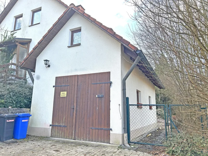 Außen, Garage