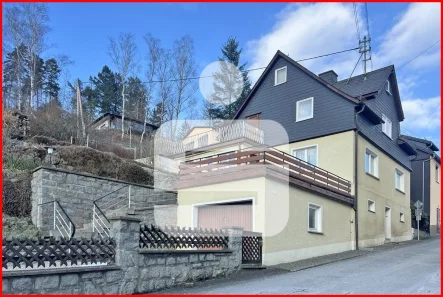 Straßenansicht - Haus kaufen in Ludwigsstadt - Schöner Blick auf die Burg Lauenstein!