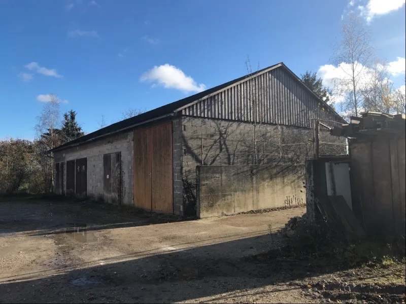 Garagen mit Anbau u Fahrsilo