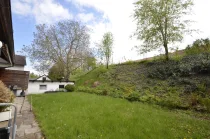 Garten mit Blick auf den Hang