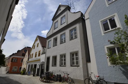 Straßenansicht - Haus kaufen in Freising - Ein Stück Freisinger Geschichte