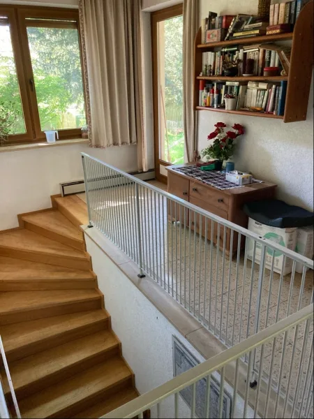 EG Treppe zum Untergeschoss