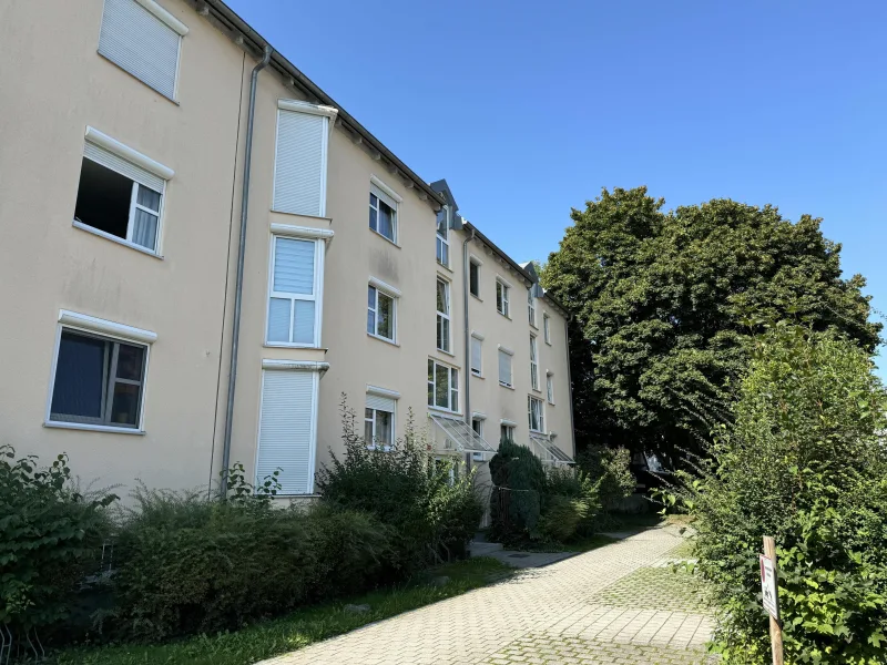 Zugang zum Haus - Wohnung kaufen in Freising - 3-Zimmer-DG-Wohnung zwischen Innenstadt und Bahnhof in Freising