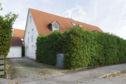 AA Zufahrt und Straßenansicht - Haus kaufen in Neufahrn - Kaufen - Umziehen - Wohlfühlen