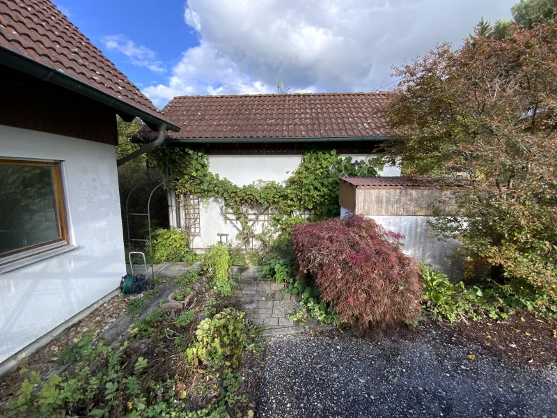 Eingangsbereich, Garten mit Blick auf Garage