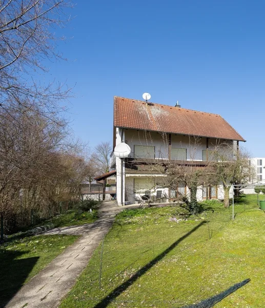 Hausansicht - Haus kaufen in Neufahrn - Vermietetes Vorstadthaus in Eins-a-Lage Neufahrns!