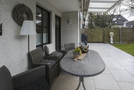 Terrasse beim Wohnzimmer - Wohnung kaufen in Neufahrn - Sonnige Gartenwohnung in Neufahrn