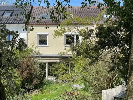 Ansicht vom Garten - Haus kaufen in Weilheim - Helles RMH in ruhiger Wohngebietslage