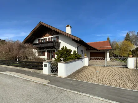 Frontansicht - Haus kaufen in Reichling - Beeindruckendes Einfamilienhaus mit Wellnessoase und und und...