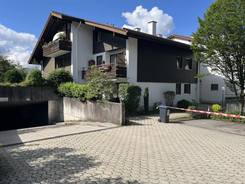 Hausansicht Norden mit Tiefgaragenzufahrt