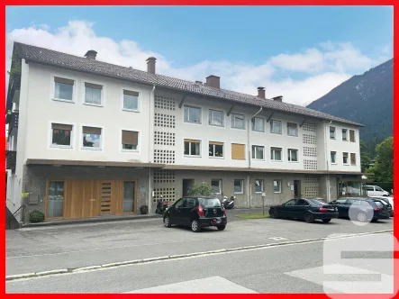 Hausansicht - Wohnung kaufen in Garmisch-Partenkirchen - Ein Raum und doch viel Platz!