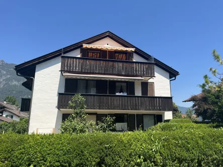 Hausansicht - Wohnung kaufen in Garmisch-Partenkirchen - Direkt unterm Dach - die Berge im Blick!