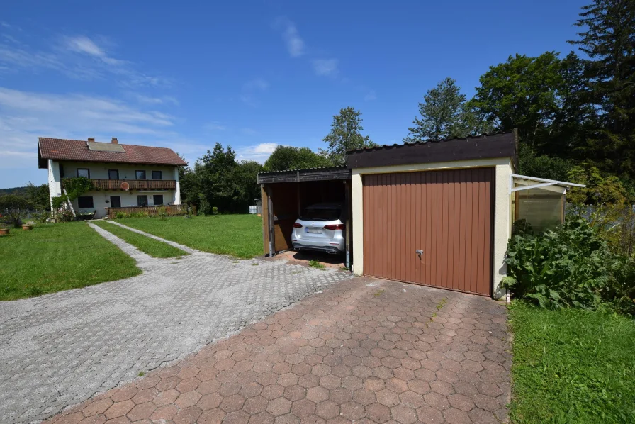 Garage und Carport