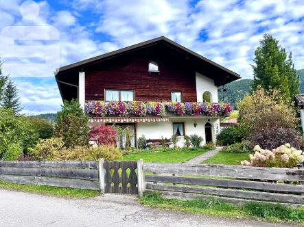 Hausansicht - Haus kaufen in Oberammergau - Ein-/Zweifamilienhaus in Oberammergau