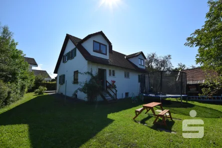 Nord-/Ostansicht mit Garten - Haus kaufen in Peißenberg - Für alle, die nicht einfach "irgendwo" wohnen möchten!