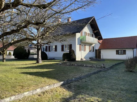 Süd-/Westansicht mit Garten - Haus kaufen in Peiting - Renovierung oder Neubau - Entscheiden Sie selbst!