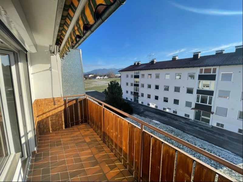 Südbalkon vom Wohnzimmer aus erreichbar