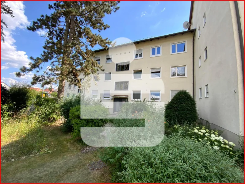 Zugang Gemeinschaftswiese - Wohnung kaufen in Erlangen - Tolle Lage - guter Schnitt