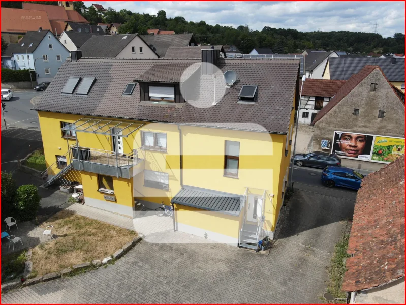 Hausansicht - Haus kaufen in Forchheim - Frisch saniertes Mehrfamilienhaus mit 4 Wohnungen inklusive Mieter 