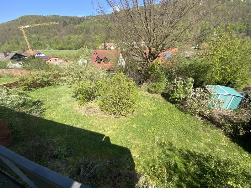 Garten aus Balkonsicht