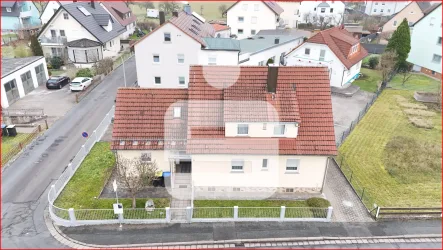 Hausansicht - Haus kaufen in Forchheim - Ein-/Zweifamilienhaus - Ideal für die Familie