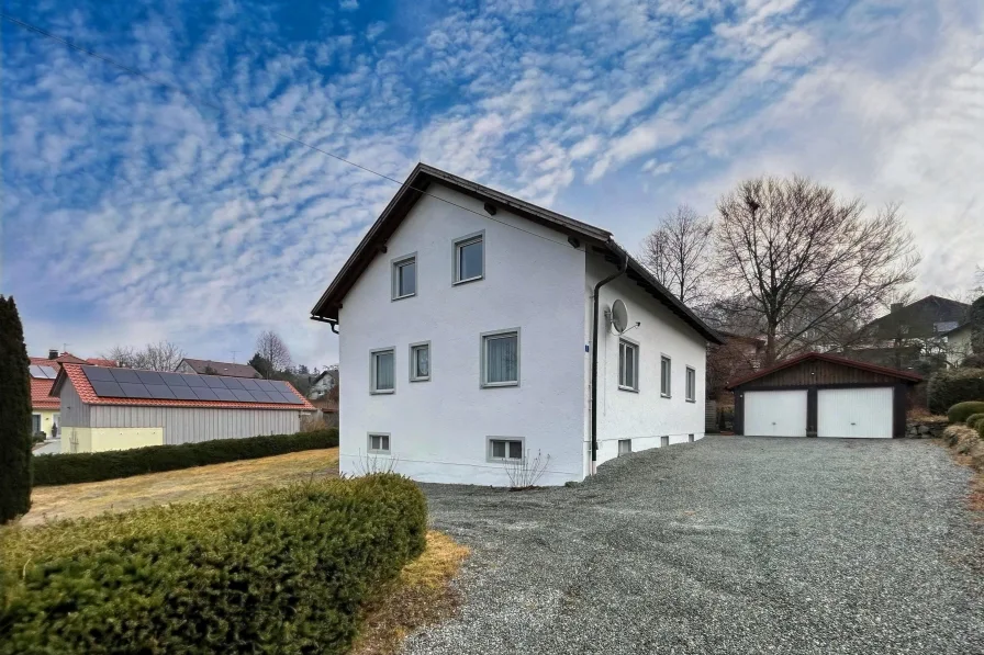 Titelbild - Haus kaufen in Wiesenfelden - Natur und Ruhe direkt vor der Haustür - Einfamilienhaus mit Potenzial für Ihre Zukunft!