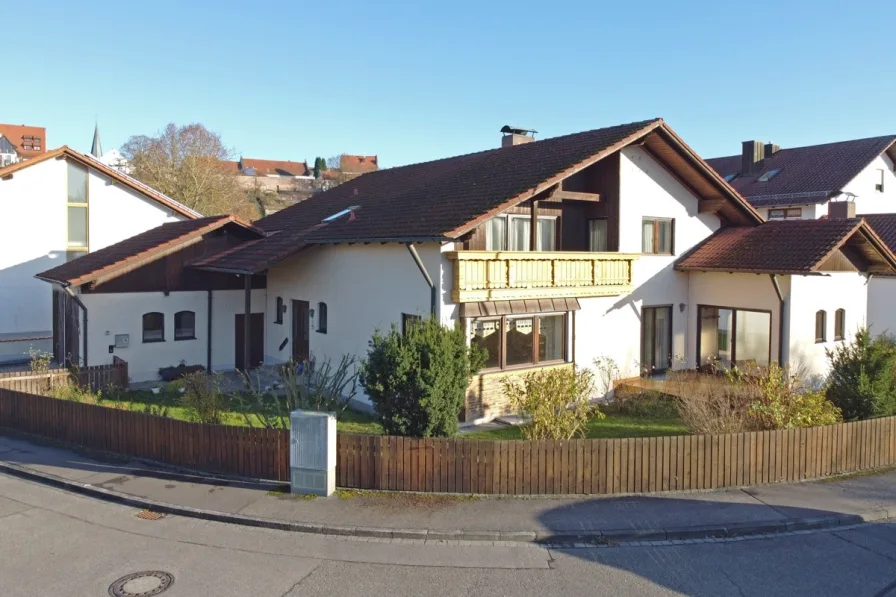 Titelbild - Haus kaufen in Dingolfing - Großes Einfamilienhaus in Dingolfing - Krautau