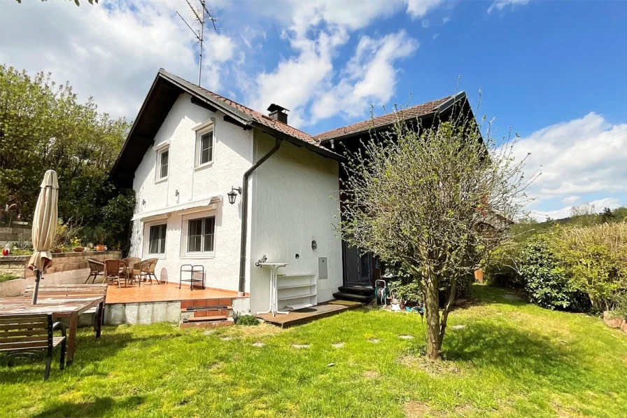 Titelbild - Haus kaufen in Wiesenfelden - Ruhe und viel Platz für die ganze Familie - Einfamilienhaus in Saulburg nahe A3